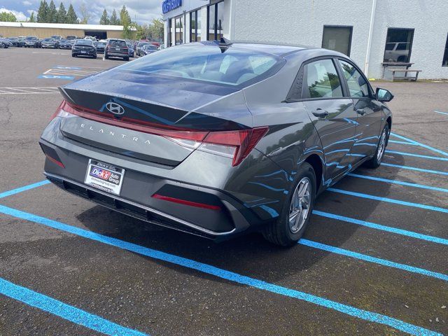 2025 Hyundai Elantra SE