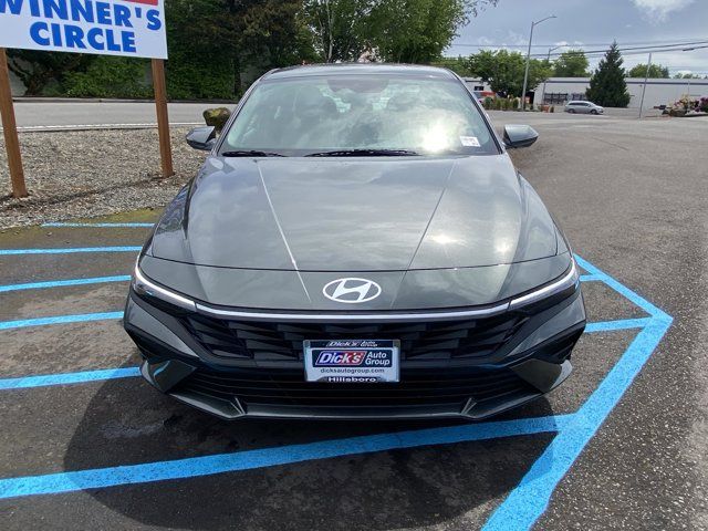 2025 Hyundai Elantra SE