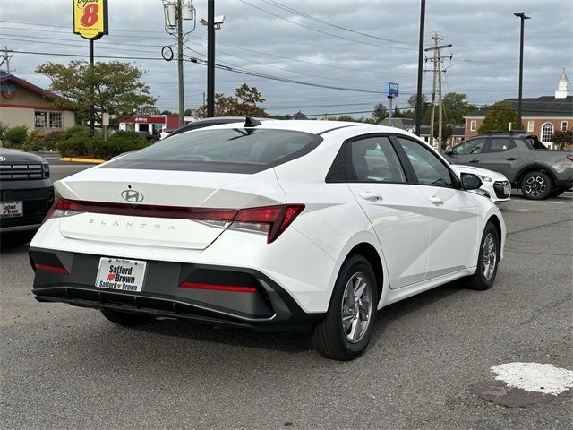 2025 Hyundai Elantra SE