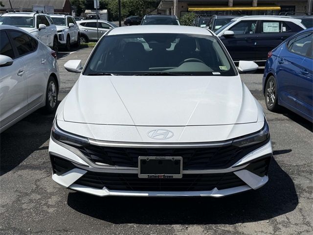 2025 Hyundai Elantra SE