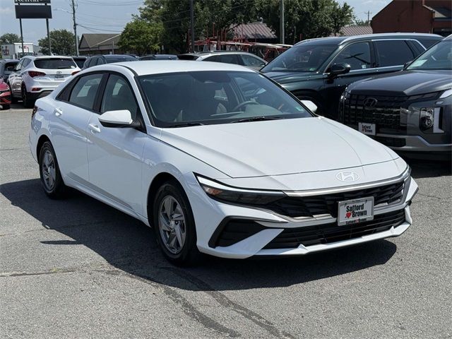 2025 Hyundai Elantra SE