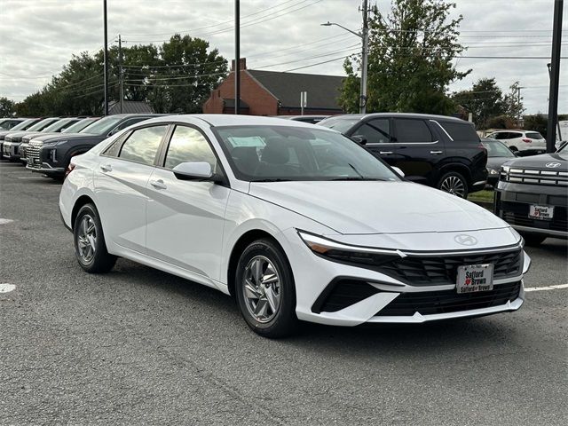 2025 Hyundai Elantra SE