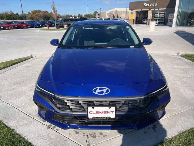 2025 Hyundai Elantra SE