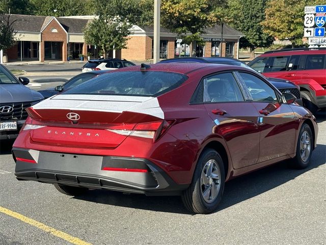 2025 Hyundai Elantra SE