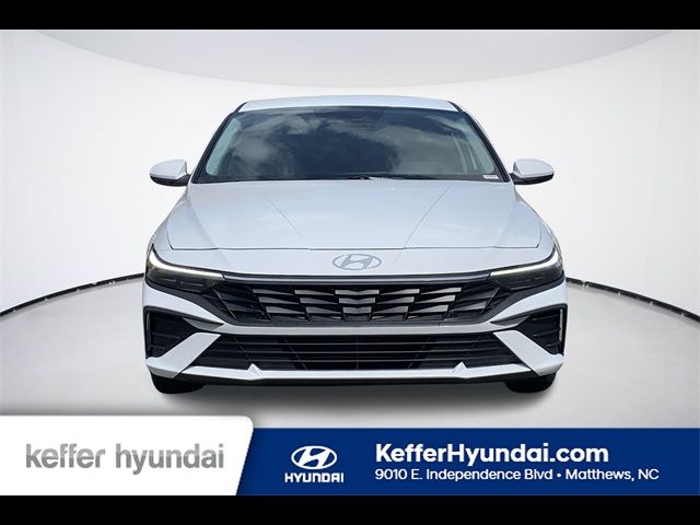 2025 Hyundai Elantra SE