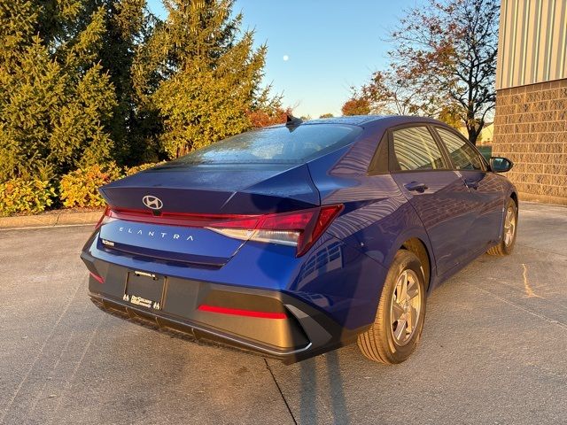 2025 Hyundai Elantra SE