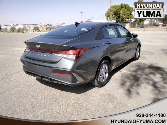 2025 Hyundai Elantra SE