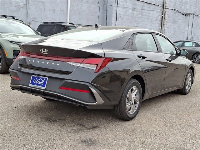 2025 Hyundai Elantra SE