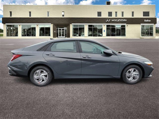 2025 Hyundai Elantra SE