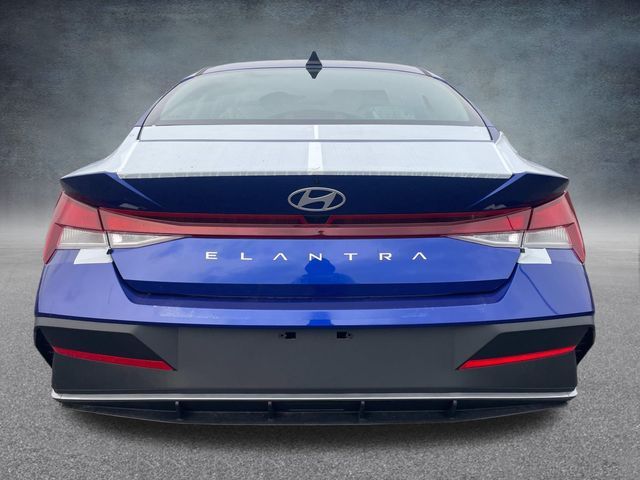 2025 Hyundai Elantra SE