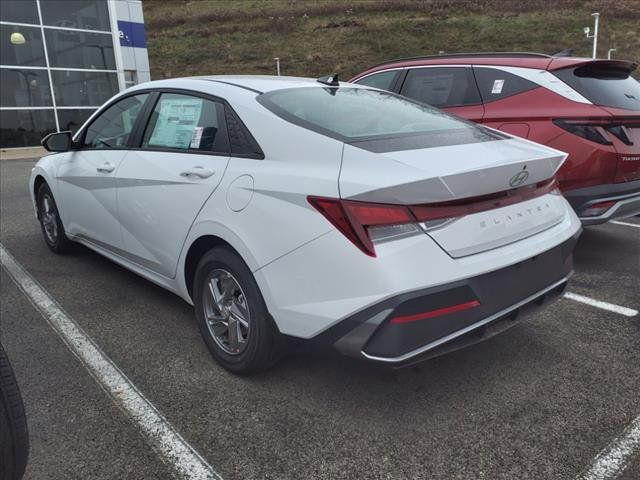 2025 Hyundai Elantra SE