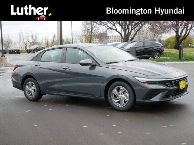 2025 Hyundai Elantra SE