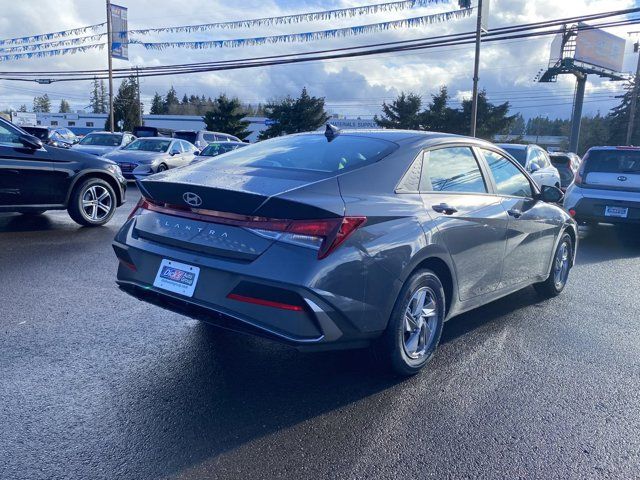 2025 Hyundai Elantra SE
