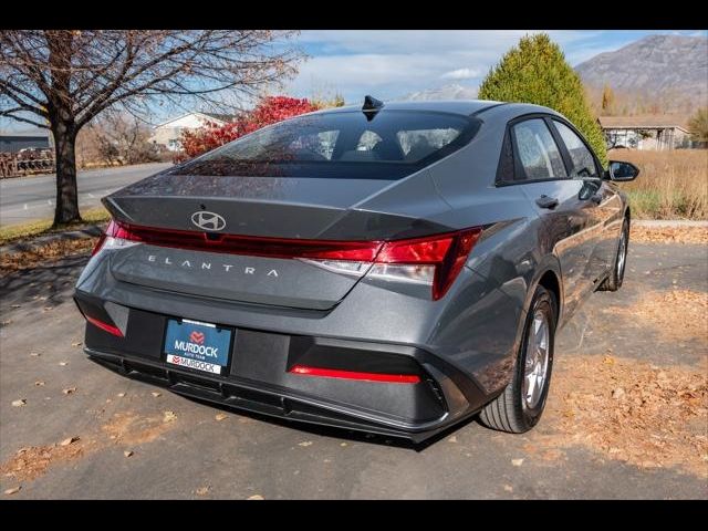 2025 Hyundai Elantra SE