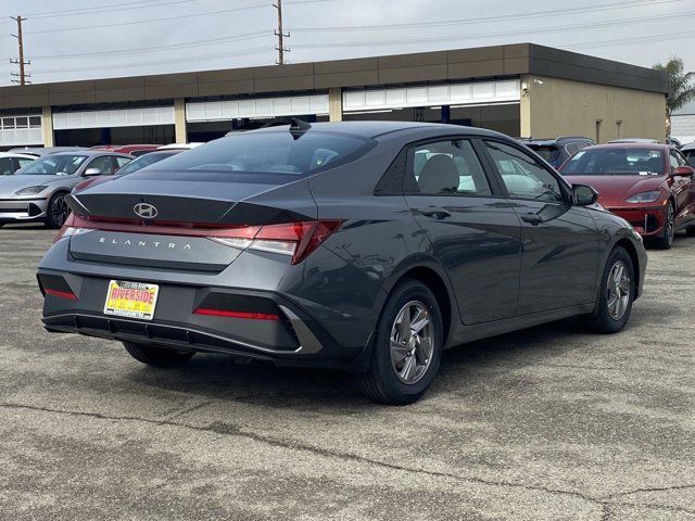 2025 Hyundai Elantra SE