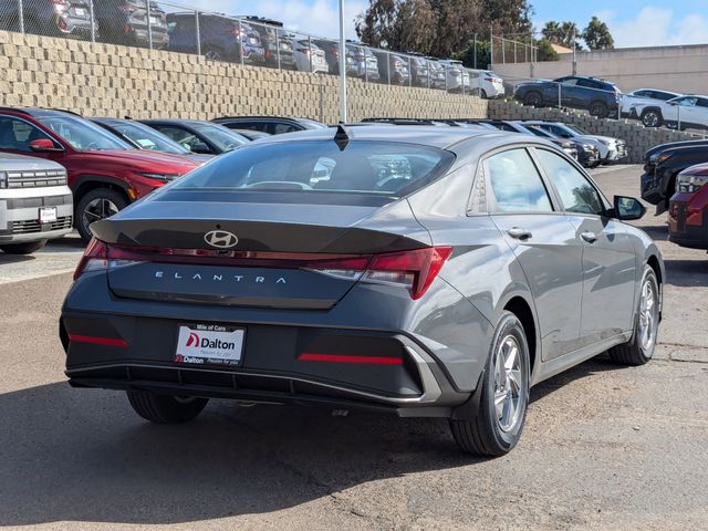 2025 Hyundai Elantra SE