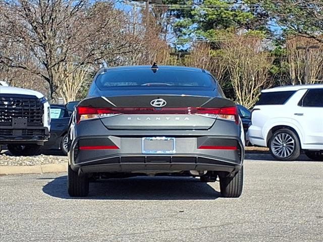 2025 Hyundai Elantra SE