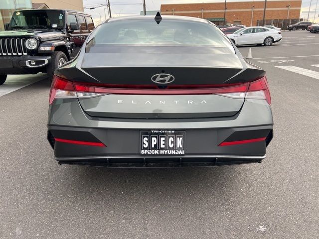 2025 Hyundai Elantra SE