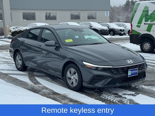 2025 Hyundai Elantra SE