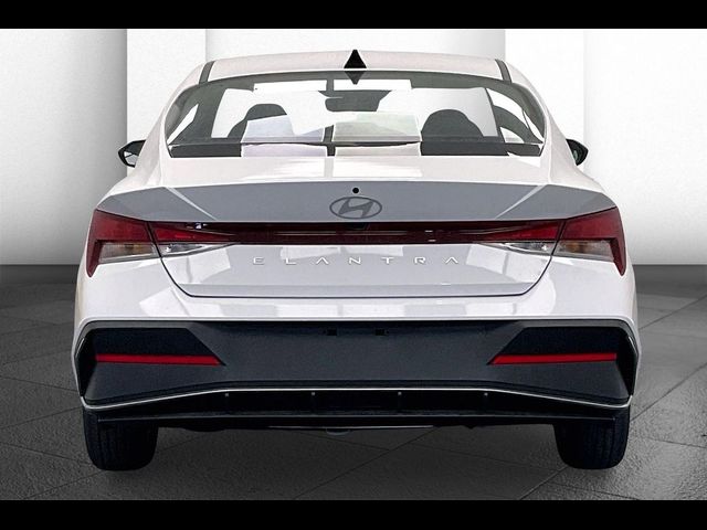 2025 Hyundai Elantra SE