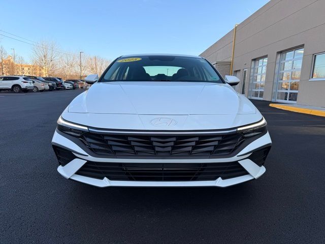 2025 Hyundai Elantra SE