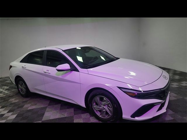 2025 Hyundai Elantra SE