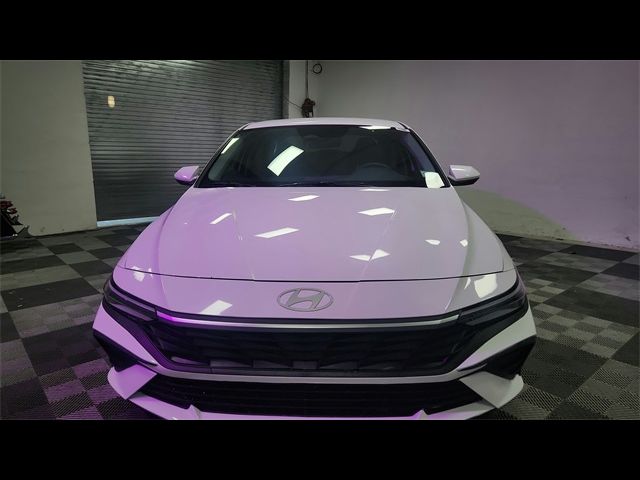 2025 Hyundai Elantra SE