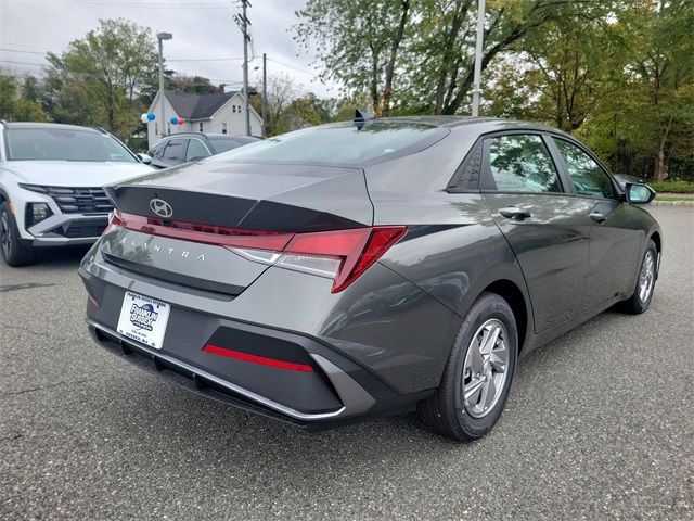 2025 Hyundai Elantra SE