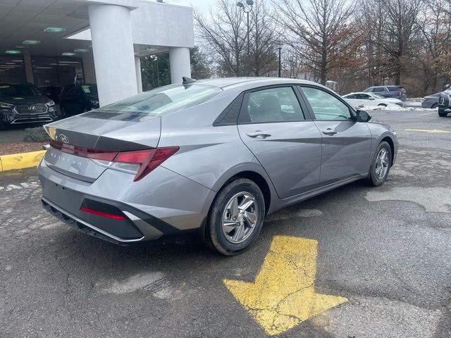 2025 Hyundai Elantra SE