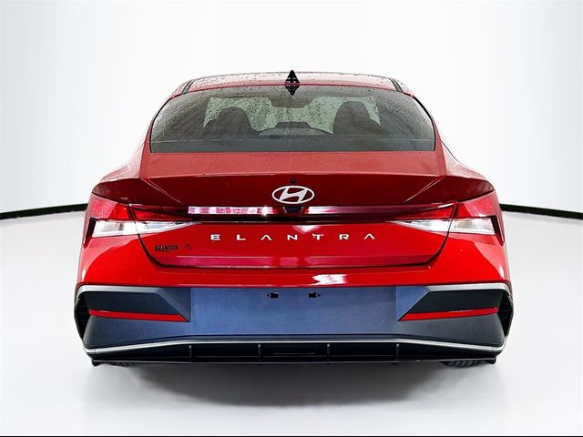 2025 Hyundai Elantra SE