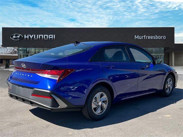 2025 Hyundai Elantra SE