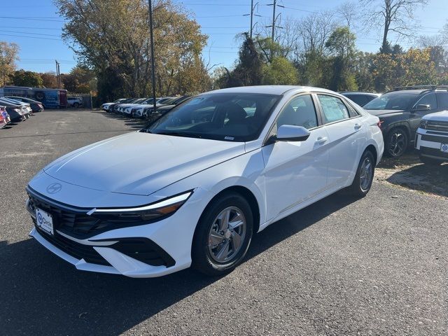 2025 Hyundai Elantra SE