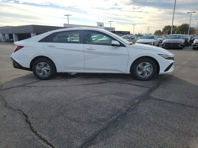 2025 Hyundai Elantra SE