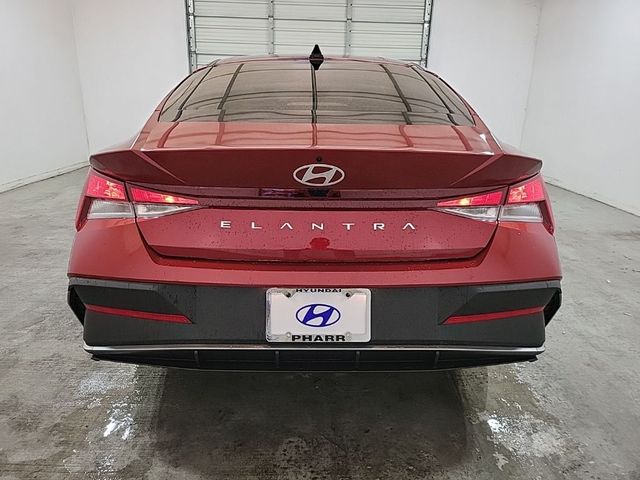 2025 Hyundai Elantra SE