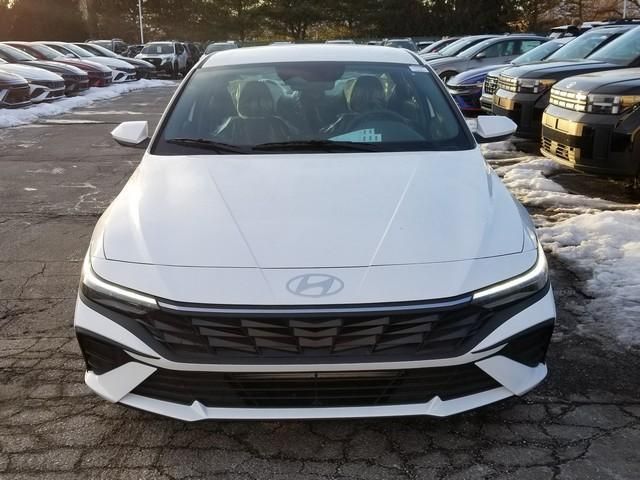 2025 Hyundai Elantra SE