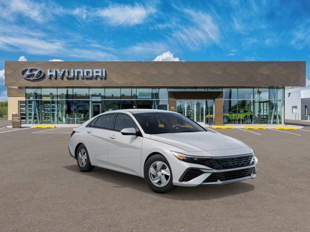 2025 Hyundai Elantra SE