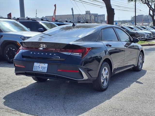 2025 Hyundai Elantra SE