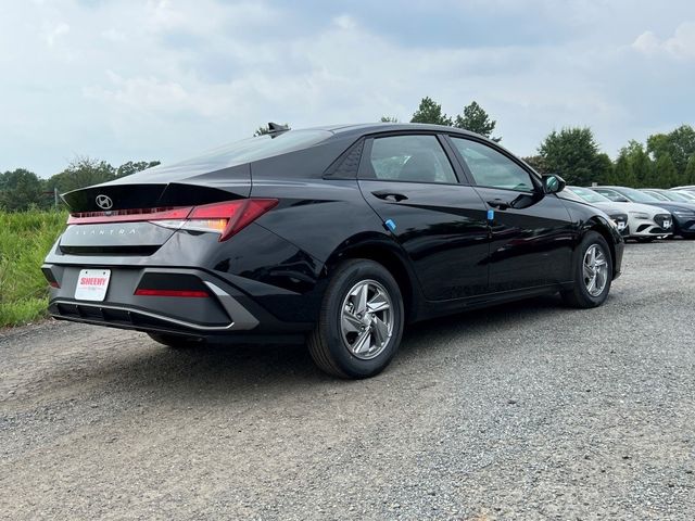 2025 Hyundai Elantra SE