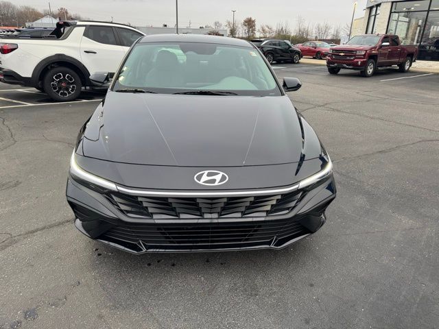 2025 Hyundai Elantra SE