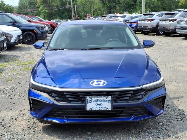 2025 Hyundai Elantra SE