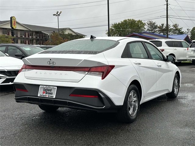 2025 Hyundai Elantra SE