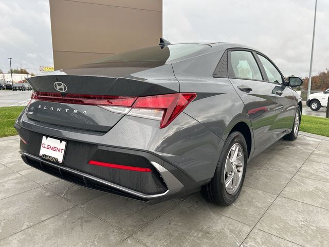 2025 Hyundai Elantra SE