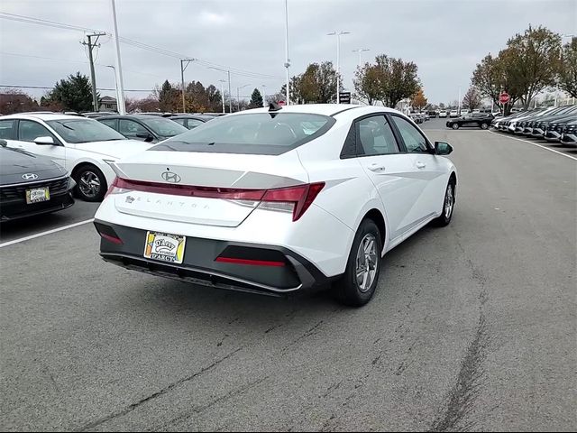 2025 Hyundai Elantra SE