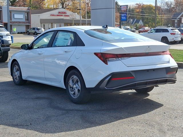 2025 Hyundai Elantra SE