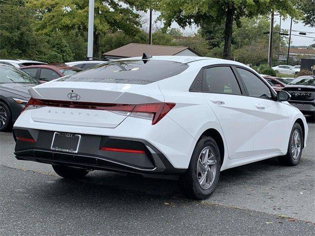 2025 Hyundai Elantra SE