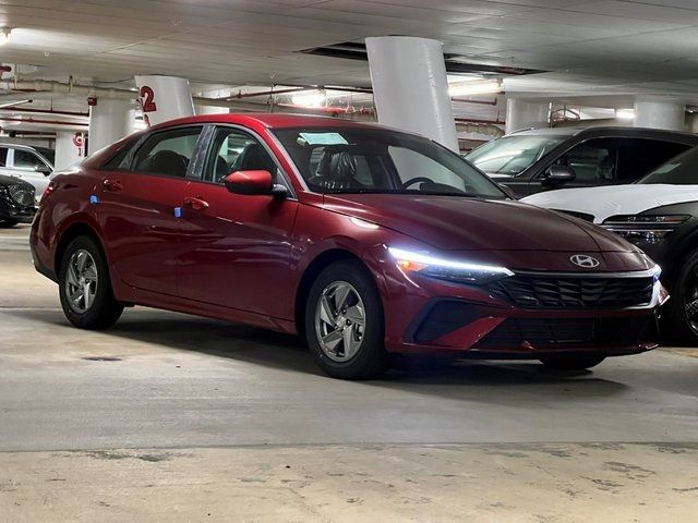 2025 Hyundai Elantra SE