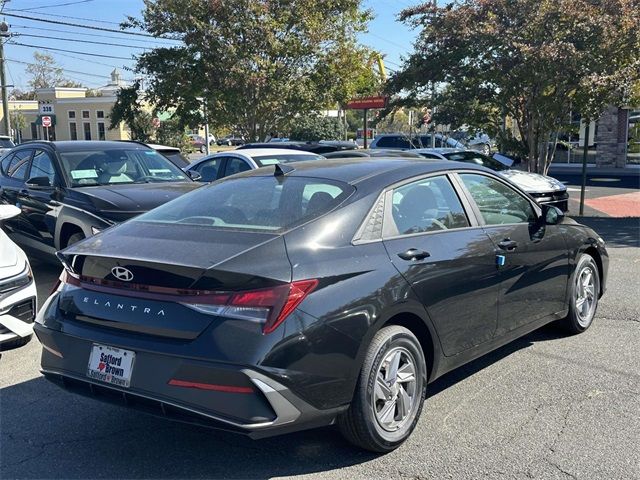 2025 Hyundai Elantra SE