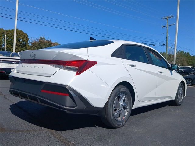 2025 Hyundai Elantra SE