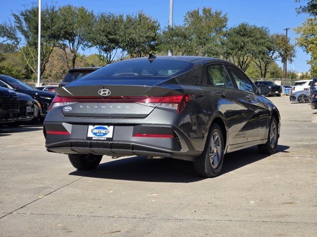 2025 Hyundai Elantra SE