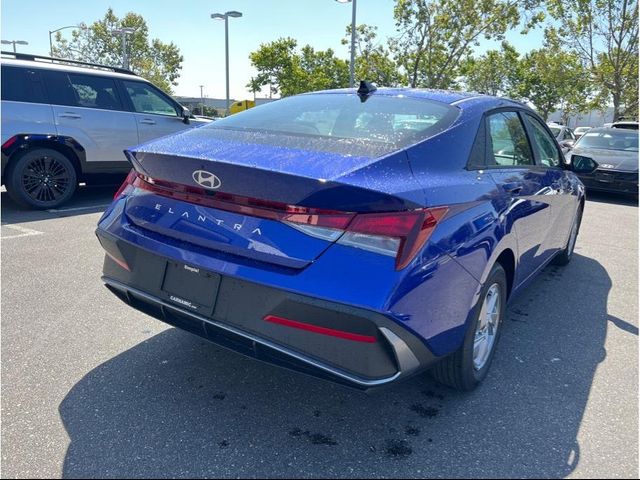 2025 Hyundai Elantra SE